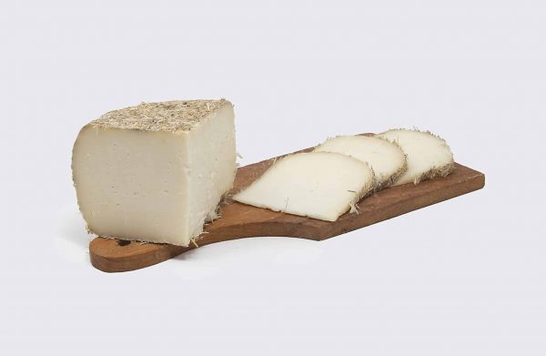 Pecorino(queso de oveja) Toscano curado en heno y paja